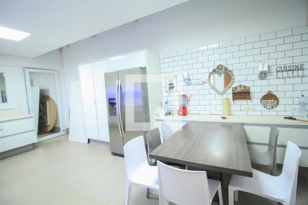 Casa à venda com 590m², 4 quartos e 4 vagas Casa à venda com 590m², 4 quartos e 4 vagasCozinha