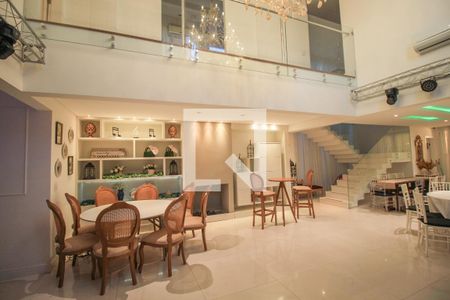 Sala de casa à venda com 4 quartos, 590m² em Vila Bertioga, São Paulo
