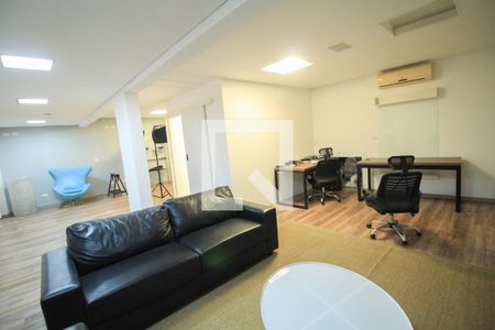 Casa à venda com 590m², 4 quartos e 4 vagas Casa à venda com 590m², 4 quartos e 4 vagasÁrea comum