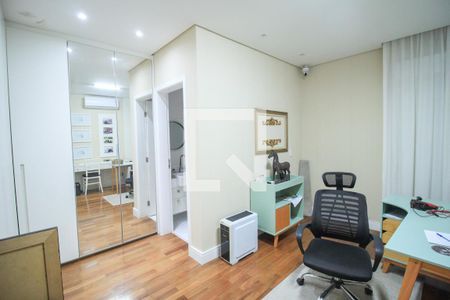 Casa à venda com 590m², 4 quartos e 4 vagas Casa à venda com 590m², 4 quartos e 4 vagasQuarto 4