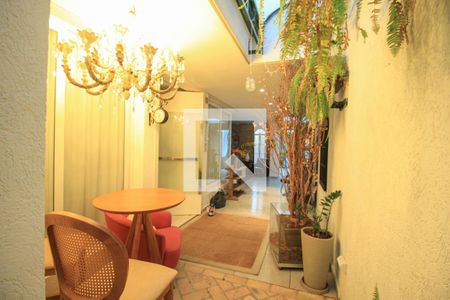 Casa à venda com 590m², 4 quartos e 4 vagas Casa à venda com 590m², 4 quartos e 4 vagasÁrea comum