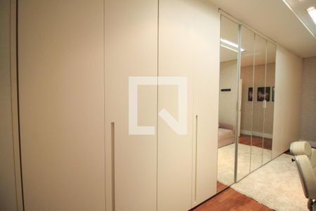 Casa à venda com 590m², 4 quartos e 4 vagas Casa à venda com 590m², 4 quartos e 4 vagasQuarto 1