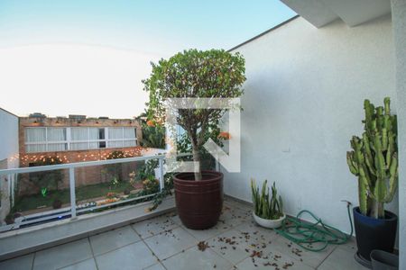 Casa à venda com 590m², 4 quartos e 4 vagas Casa à venda com 590m², 4 quartos e 4 vagasQuarto 1