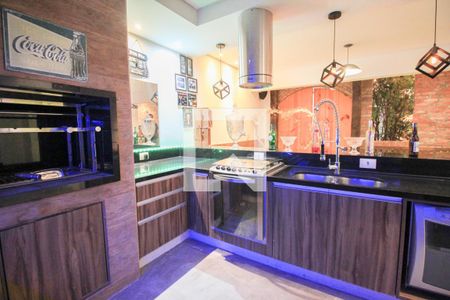 Casa à venda com 590m², 4 quartos e 4 vagas Casa à venda com 590m², 4 quartos e 4 vagasÁrea comum