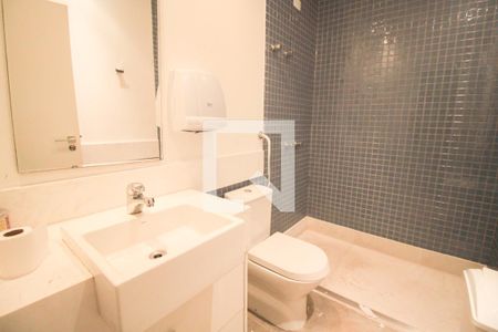 Casa à venda com 590m², 4 quartos e 4 vagas Casa à venda com 590m², 4 quartos e 4 vagasÁrea comum