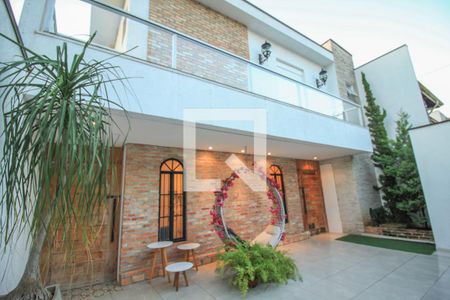 Casa à venda com 590m², 4 quartos e 4 vagas Casa à venda com 590m², 4 quartos e 4 vagasÁrea comum