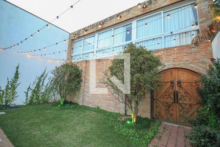 Casa à venda com 590m², 4 quartos e 4 vagas Casa à venda com 590m², 4 quartos e 4 vagasÁrea comum