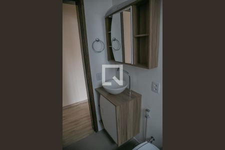 Banheiro de apartamento à venda com 1 quarto, 43m² em Azenha, Porto Alegre