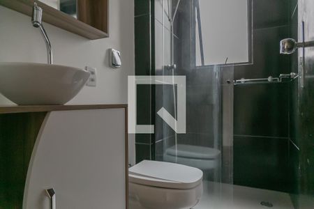 Banheiro de apartamento à venda com 1 quarto, 43m² em Azenha, Porto Alegre