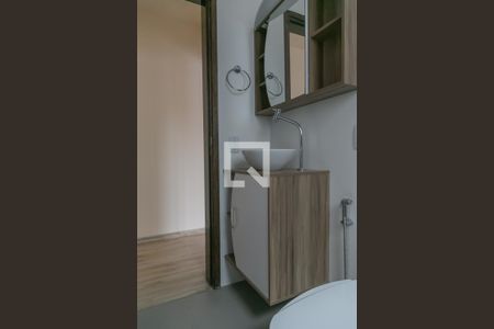 Banheiro de apartamento à venda com 1 quarto, 43m² em Azenha, Porto Alegre