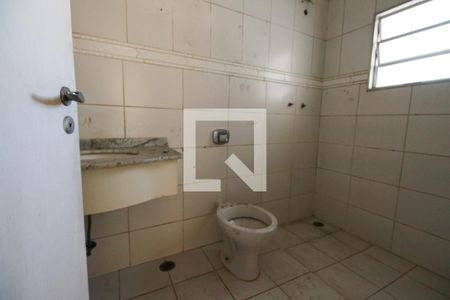 Casa à venda com 204m², 4 quartos e 2 vagasBanheiro 1