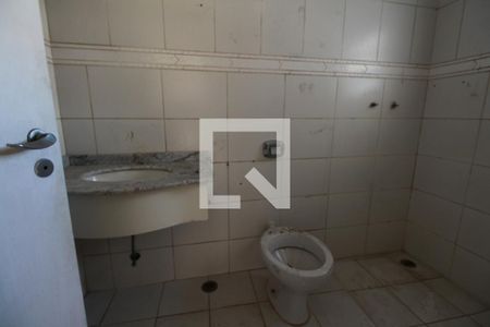 Casa à venda com 204m², 4 quartos e 2 vagasBanheiro 1