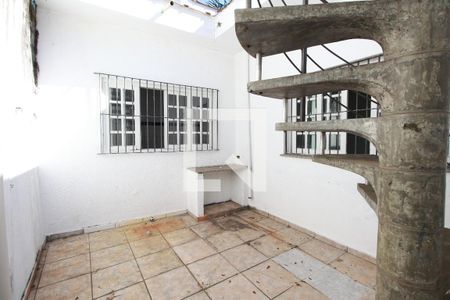 Casa à venda com 204m², 4 quartos e 2 vagasEscada