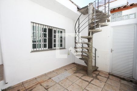 Casa à venda com 204m², 4 quartos e 2 vagasEscada