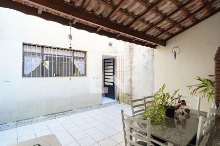 Casa para alugar com 111m², 2 quartos e 4 vagas Casa para alugar com 111m², 2 quartos e 4 vagasQuintal