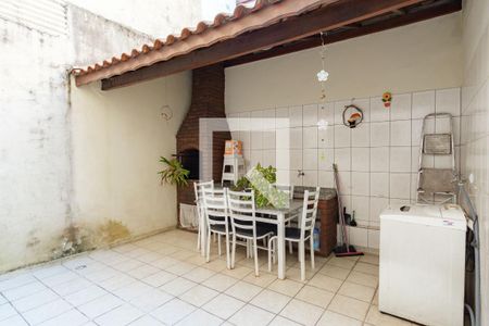 Casa para alugar com 111m², 2 quartos e 4 vagas Casa para alugar com 111m², 2 quartos e 4 vagasQuintal