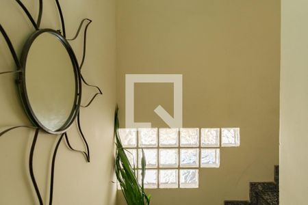 Escada de casa para alugar com 2 quartos, 111m² em Penha de França, São Paulo