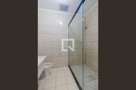 Banheiro de kitnet/studio para alugar com 1 quarto, 26m² em Medianeira, Porto Alegre