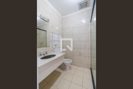Banheiro de kitnet/studio para alugar com 1 quarto, 26m² em Medianeira, Porto Alegre