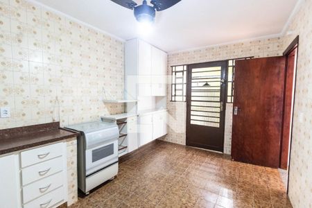 Casa para alugar com 200m², 2 quartos e 2 vagasCozinha