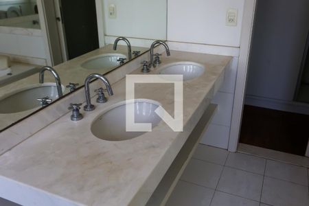 Apartamento à venda com 158m², 2 quartos e 2 vagasBanheiro da Suíte 2