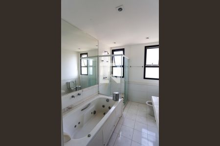 Apartamento à venda com 158m², 2 quartos e 2 vagasBanheiro da Suíte 2