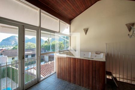 Casa de condomínio para alugar com 450m², 4 quartos e 1 vagaHidromassagem