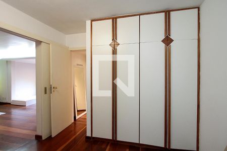 Casa de condomínio para alugar com 450m², 4 quartos e 1 vagaQuarto 3 suíte