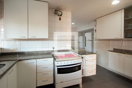 Casa de condomínio para alugar com 450m², 4 quartos e 1 vagaCozinha