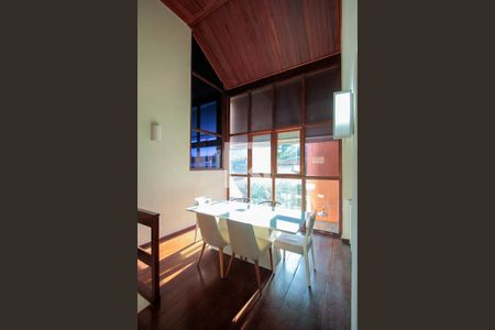 Sala de jantar de casa de condomínio para alugar com 4 quartos, 450m² em Itanhangá, Rio de Janeiro