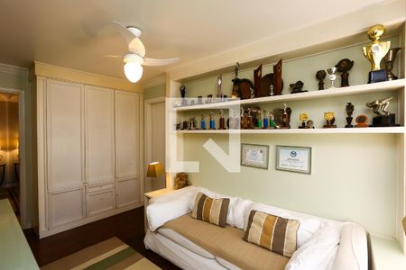 Apartamento à venda com 157m², 3 quartos e 4 vagasSala de TV