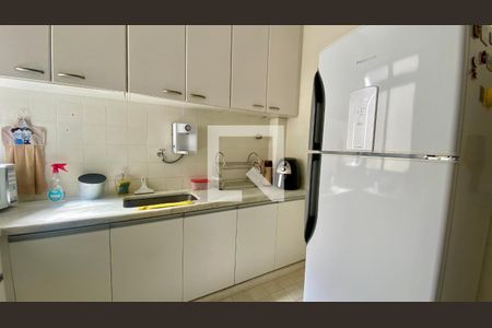 Apartamento à venda com 141m², 3 quartos e 2 vagas Apartamento à venda com 141m², 3 quartos e 2 vagasCozinha