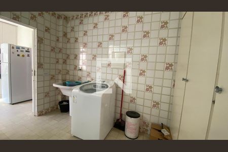 Apartamento à venda com 141m², 3 quartos e 2 vagas Apartamento à venda com 141m², 3 quartos e 2 vagasÁrea de Serviço