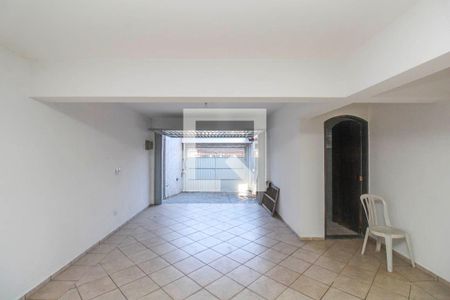 Casa à venda com 210m², 3 quartos e 6 vagas Casa à venda com 210m², 3 quartos e 6 vagasÁrea Externa