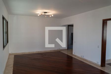 Sala 1 de apartamento para alugar com 6 quartos, 236m² em Vila Suzana, São Paulo