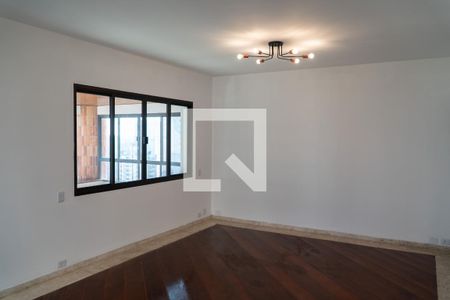 Sala 1 de apartamento para alugar com 6 quartos, 236m² em Vila Suzana, São Paulo