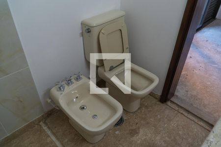 Apartamento para alugar com 236m², 6 quartos e 4 vagasBanheiro da Suíte 2