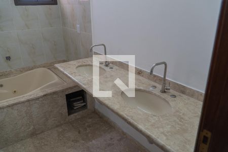 Apartamento para alugar com 236m², 6 quartos e 4 vagasBanheiro da Suíte master
