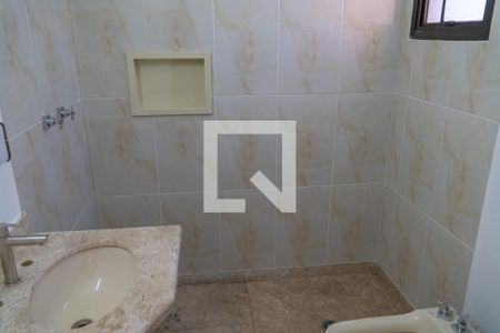 Apartamento para alugar com 236m², 6 quartos e 4 vagasBanheiro da Suíte 2