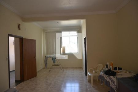 Casa à venda com 256m², 3 quartos e 3 vagasQuarto de serviço