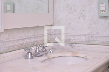 Casa à venda com 256m², 3 quartos e 3 vagasBanheiro 1