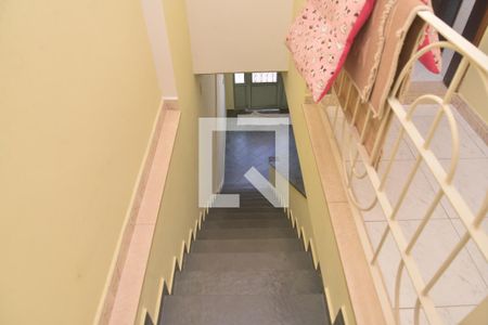 Casa à venda com 256m², 3 quartos e 3 vagasEscada