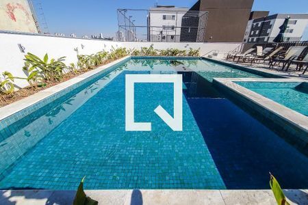 Apartamento para alugar com 35m², 2 quartos e 1 vaga Apartamento para alugar com 35m², 2 quartos e 1 vagaÁrea comum - Piscina