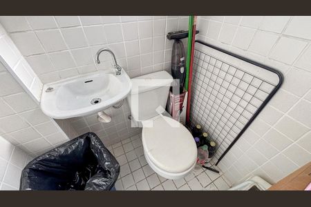 Apartamento à venda com 69m², 2 quartos e 1 vagaÁrea de Serviço - Banheiro