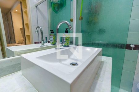 Apartamento para alugar com 70m², 2 quartos e 1 vaga Apartamento para alugar com 70m², 2 quartos e 1 vagaBanheiro da Suíte