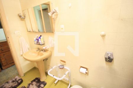 Casa à venda com 185m², 4 quartos e 2 vagasBanheiro 2