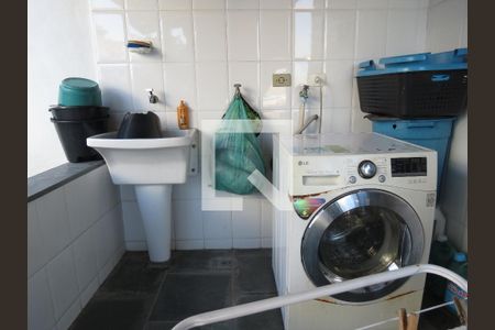 Casa à venda com 200m², 4 quartos e 2 vagasLavanderia Edícula