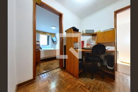 Casa à venda com 200m², 4 quartos e 2 vagasEscritório