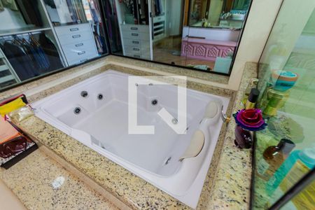 Casa à venda com 267m², 3 quartos e 8 vagasBanheira