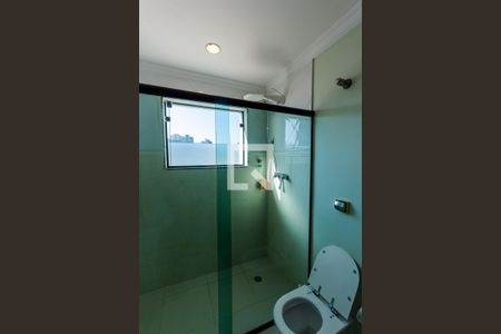 Casa à venda com 267m², 3 quartos e 8 vagasBanheiro da Suíte 1